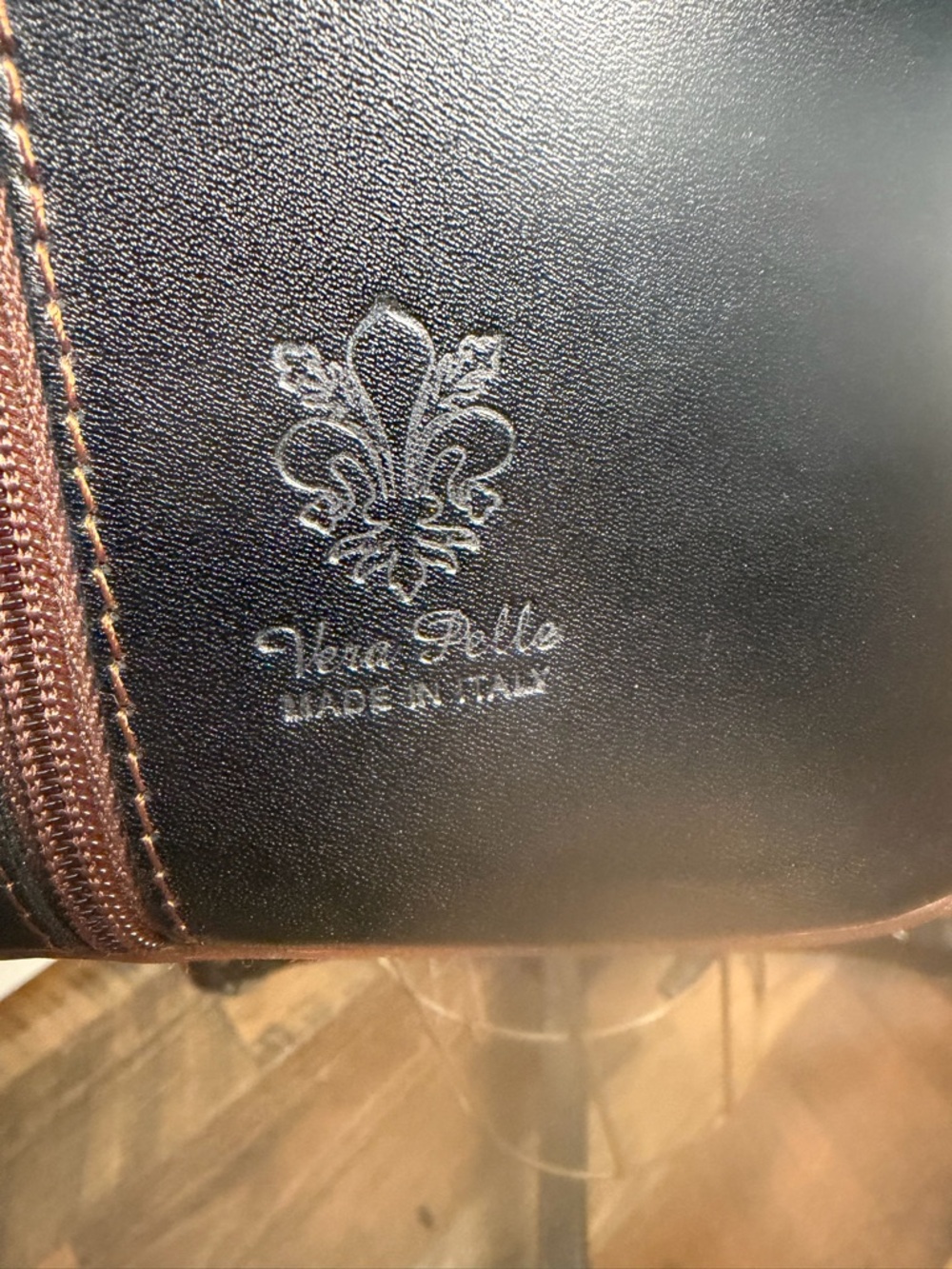 Ladies  Italian VeraPelle Leather Small Zipper Women Crossbody Shoulder Bag - Picture 3 of 9